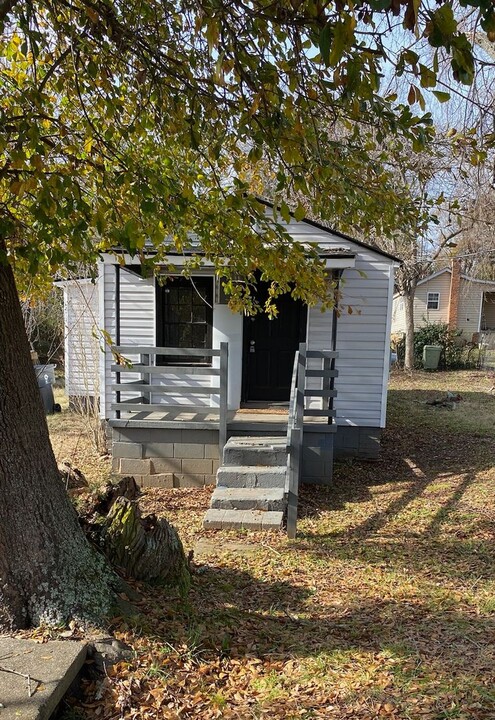 12 Bub Ave in Laurens, SC - Building Photo