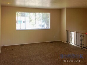 5217 Silvertip Dr in Kearns, UT - Building Photo - Building Photo