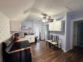 341 Linwood Ave, Unit 2 in Newton, MA - Building Photo - Building Photo