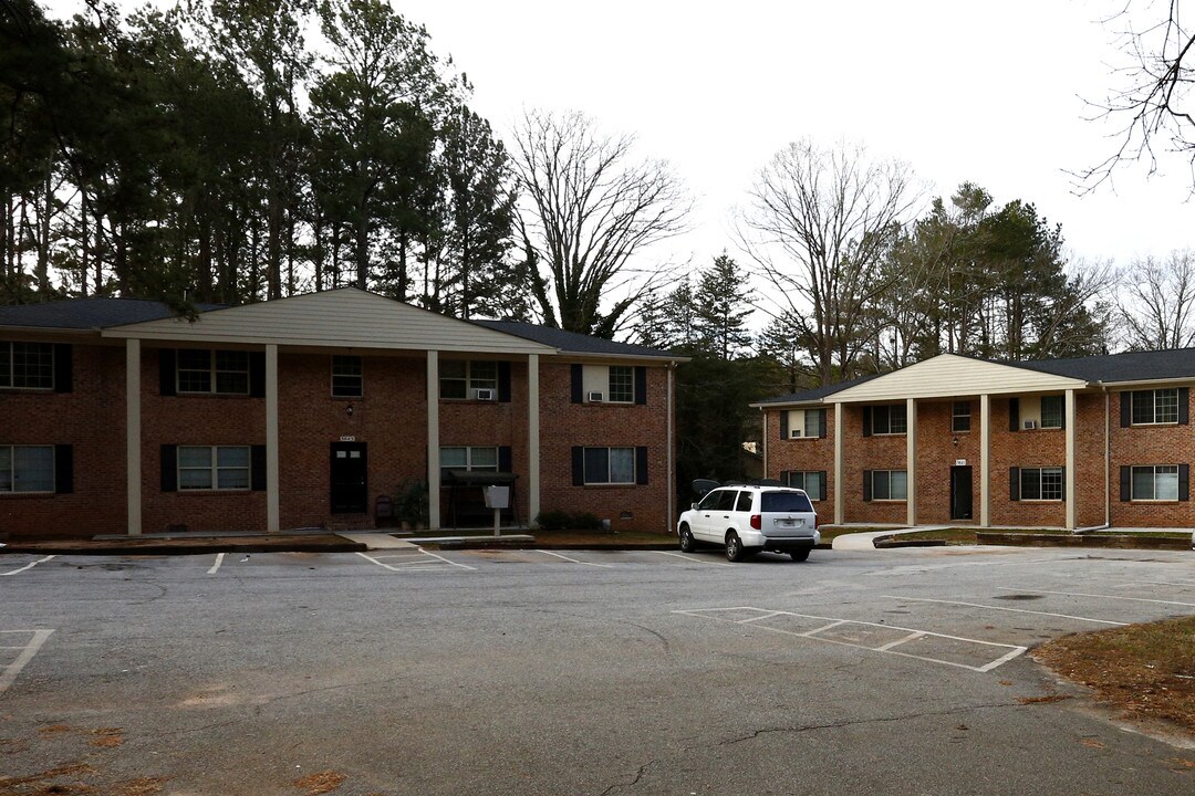 Rachel's Court in Clarkston, GA - Foto de edificio