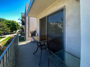 1823 Camden Ave in Los Angeles, CA - Building Photo - Building Photo