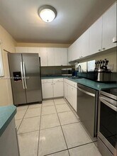 8025 SW 107th Ave in Miami, FL - Building Photo - Building Photo