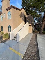 9325 W Desert Inn Rd in Las Vegas, NV - Building Photo