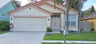 661 Lake Wellington Dr in Wellington, FL - Building Photo