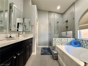 8565 Hogan Falls Cir in Las Vegas, NV - Building Photo - Building Photo