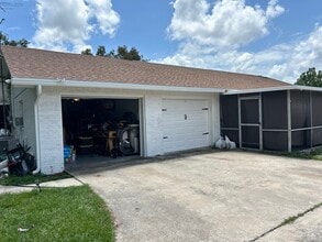 142 Lullwater St, Unit A in Deltona, FL - Foto de edificio - Building Photo