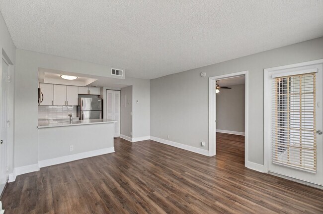 714 Executive Center Dr in West Palm Beach, FL - Building Photo - Building Photo