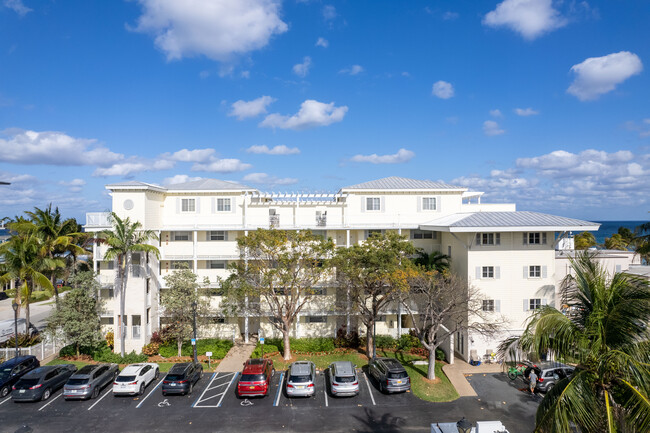 Ocean Club at Deerfield Beach in Deerfield Beach, FL - Foto de edificio - Building Photo