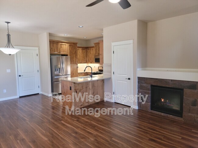 61083 Ambassador Dr in Bend, OR - Foto de edificio - Building Photo