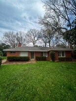 3575 N Wareingwood Dr in Montgomery, AL - Building Photo