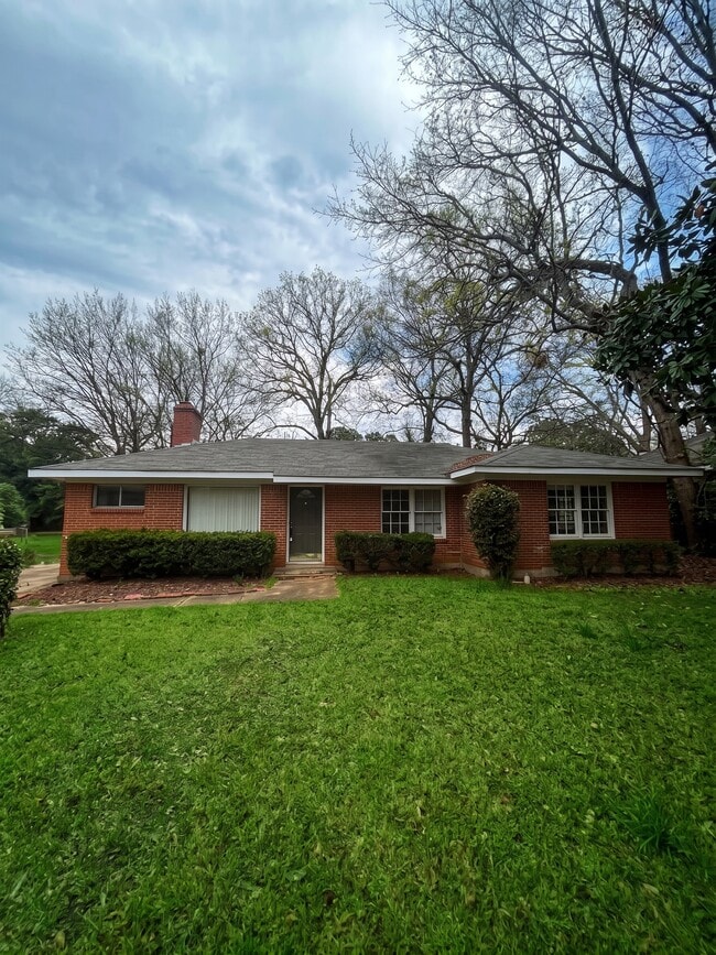 property at 3575 N Wareingwood Dr
