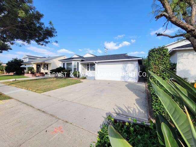 4718 Briercrest Ave in Lakewood, CA - Building Photo - Building Photo
