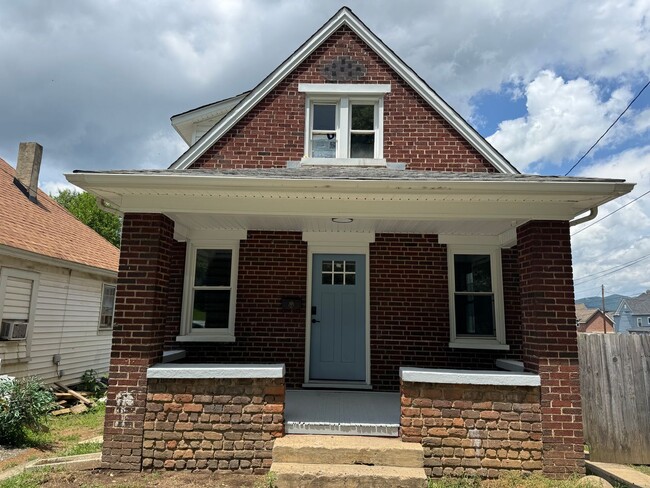 property at 1616 Campbell Ave SE