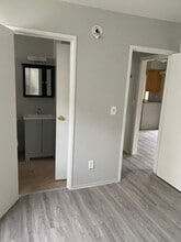 PINEWOOD PROPERTY in Tujunga, CA - Foto de edificio - Interior Photo