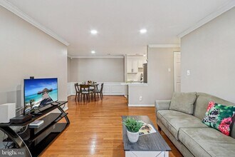 18202 Chalet Dr in Germantown, MD - Building Photo - Building Photo