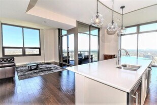 270 17th St in Atlanta, GA - Building Photo