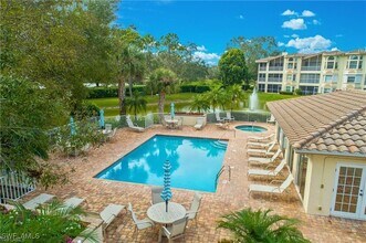 240 Via Perignon in Naples, FL - Foto de edificio - Building Photo