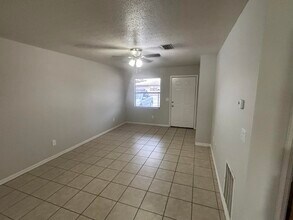 3806 NW Huntsboro St, Unit 102 in Lake City, FL - Building Photo - Building Photo