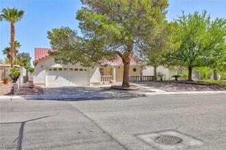 6442 W Mesa Vista Ave in Las Vegas, NV - Building Photo - Building Photo