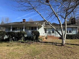 5485 Union Church Rd in Flowery Branch, GA - Building Photo