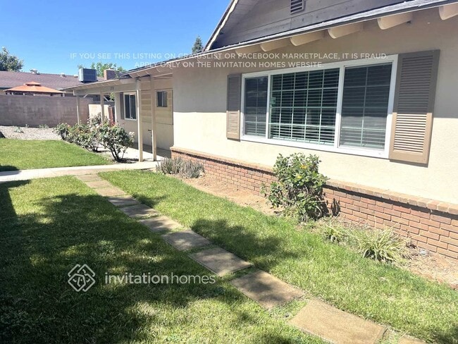 12978 Douglas St in Yucaipa, CA - Foto de edificio - Building Photo