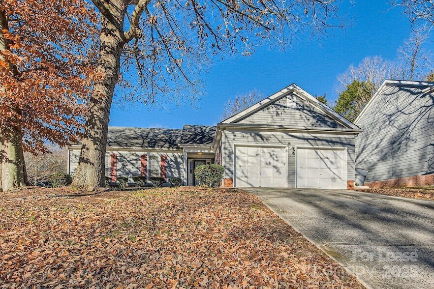 7201 Canyon Dr in Charlotte, NC - Building Photo