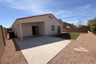 516 E Wolf Hollow Dr in Casa Grande, AZ - Building Photo - Building Photo