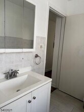 194 Jerome Pl in Bloomfield, NJ - Foto de edificio - Building Photo