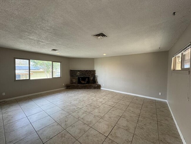 1345 Agate Ave in Bullhead City, AZ - Building Photo - Building Photo