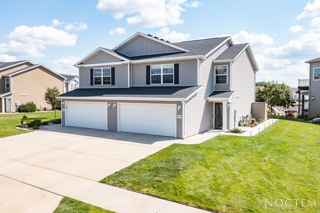 1999 Pirates Loop SE in Mandan, ND - Building Photo - Building Photo