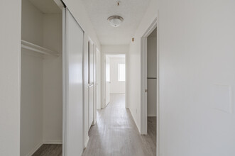 Evergreen Apartments in Los Angeles, CA - Building Photo - Interior Photo