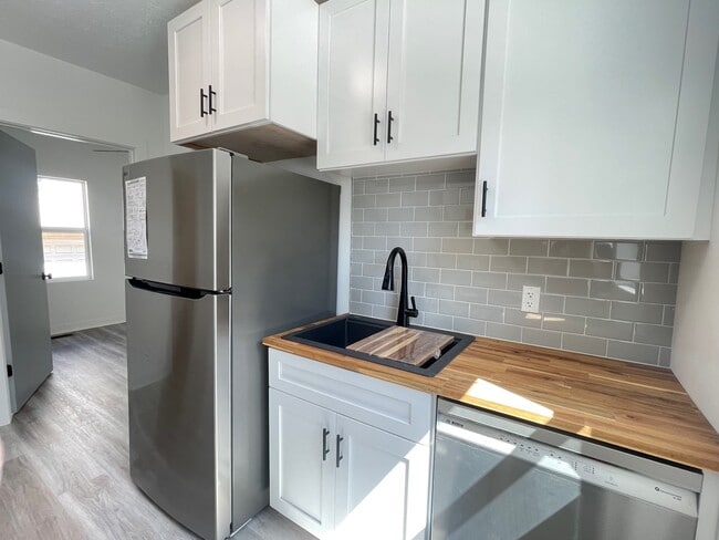 2275 W 11th St, Unit Up in Cleveland, OH - Building Photo - Building Photo