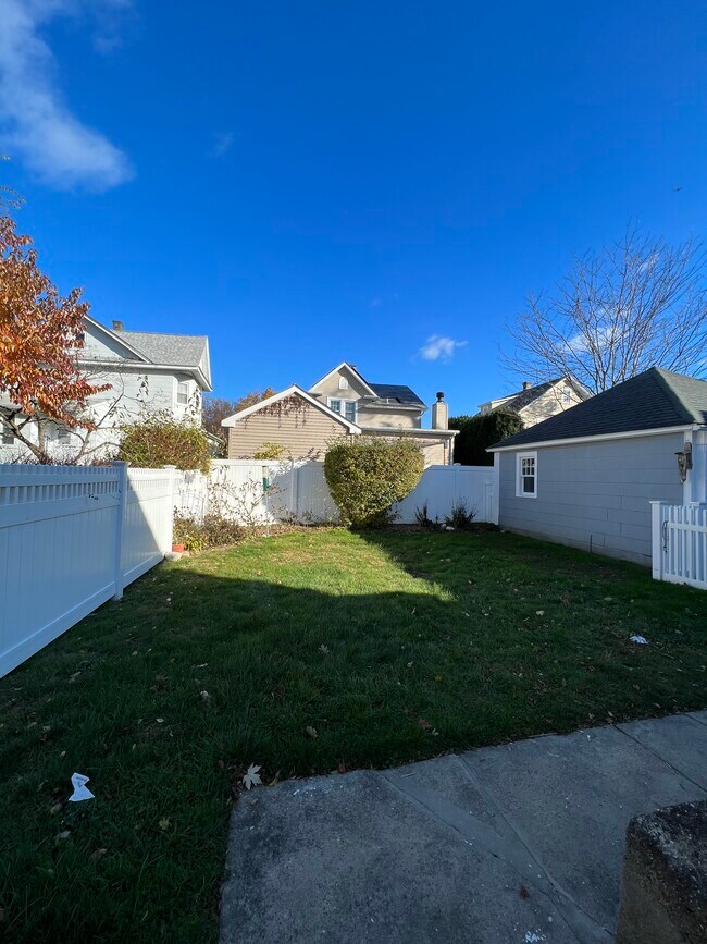 15 Irma Ave Apartments and Nearby Port Washington Apartments For Rent