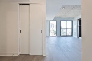 2720 Dundas St W, Unit 509 in Toronto, ON - Building Photo