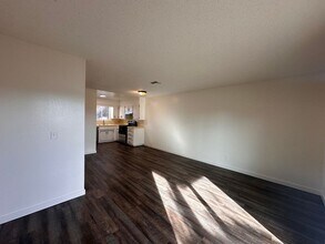 2500-2504 W Chestnut Ct in Visalia, CA - Building Photo - Building Photo