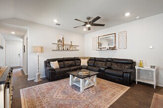 140 Skipping Stone Ln in San Marcos, TX - Building Photo - Building Photo