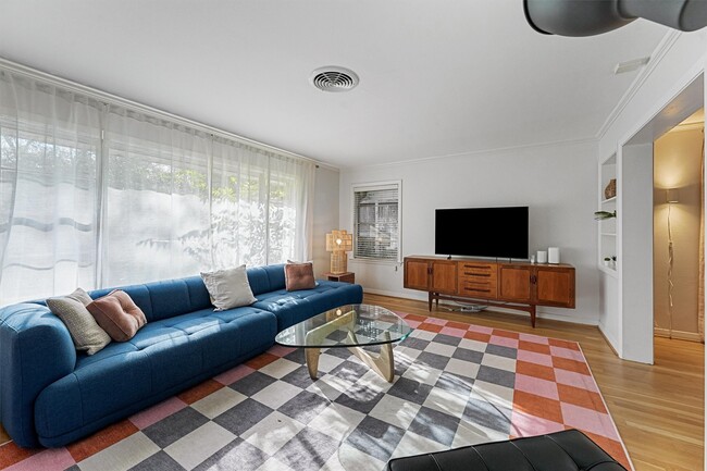 2052 Addison Rd in Houston, TX - Building Photo - Building Photo