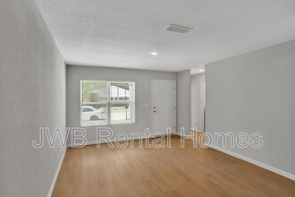 2117 Moncrief Rd in Jacksonville, FL - Building Photo - Building Photo