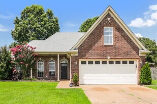 2458 Kindlewood Dr in Southaven, MS - Building Photo