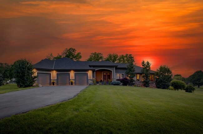 4606 S 184th Plz