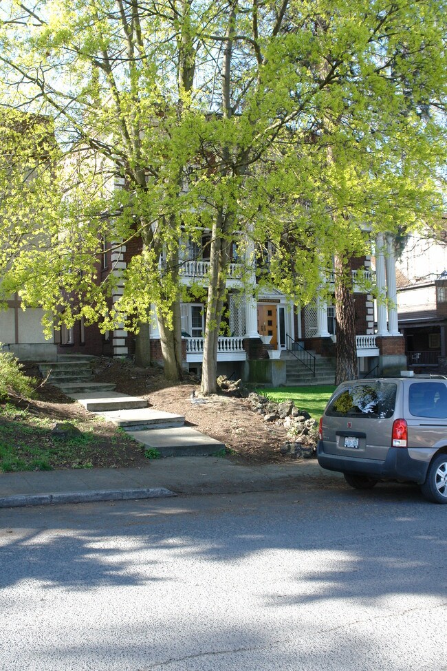 1311 W 6th Ave in Spokane, WA - Foto de edificio - Building Photo