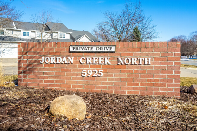 Jordan Creek North Townhomes in West Des Moines, IA - Building Photo - Building Photo