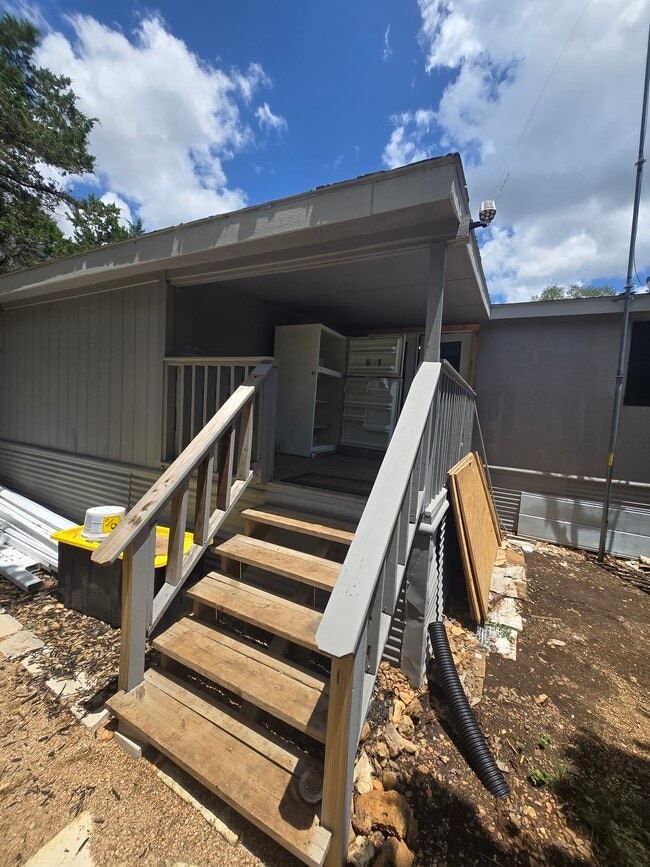 464 Red Bud Ln in Pipe Creek, TX - Building Photo - Building Photo
