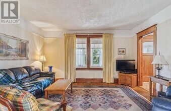 5 Denison Ave in Brampton, ON - Building Photo - Building Photo