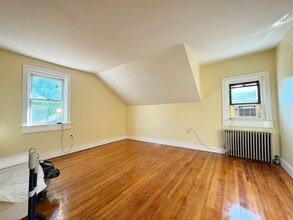 563 N Washington St in North Attleboro, MA - Building Photo - Building Photo