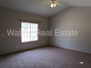 24810 Talladega Rd-Unit -b in St. Robert, MO - Building Photo - Building Photo