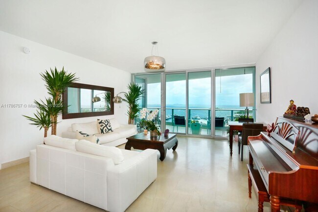 2627 S Bayshore Dr in Miami, FL - Building Photo - Building Photo