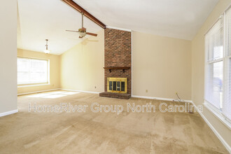 4005 Waynoka Dr in Greensboro, NC - Building Photo - Building Photo