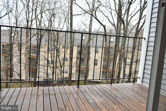 12121 Chaucer Ln in Woodbridge, VA - Building Photo - Building Photo