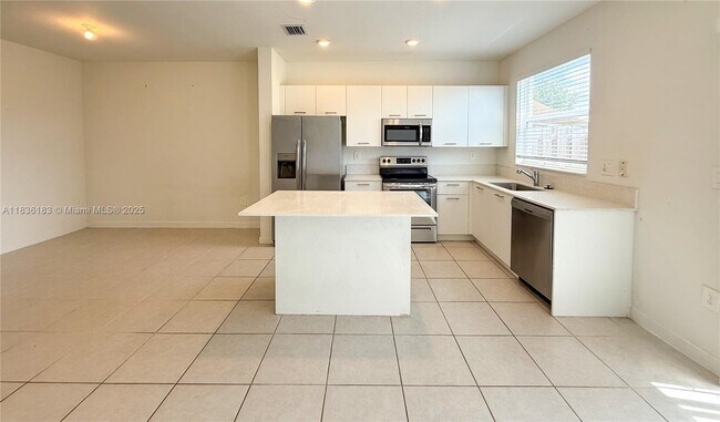 12440 NW 23rd Ct in Miami Shores, FL - Building Photo - Building Photo